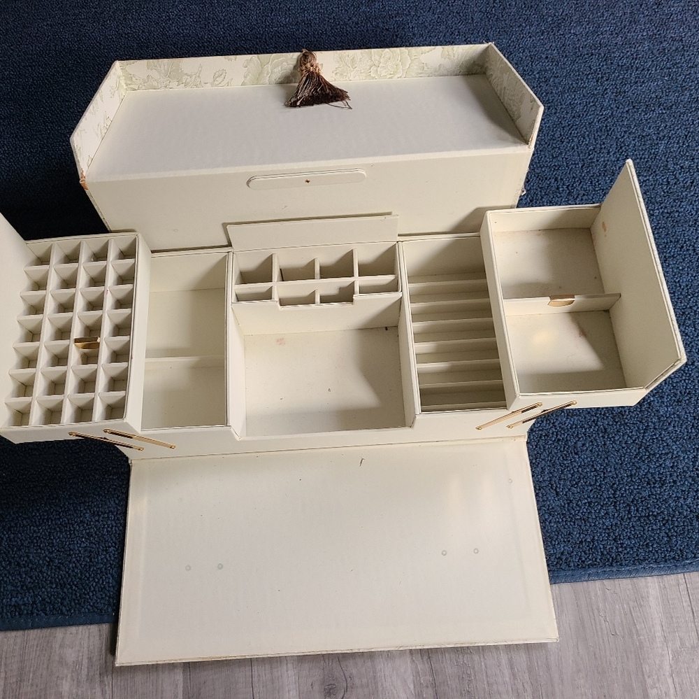 Make up box